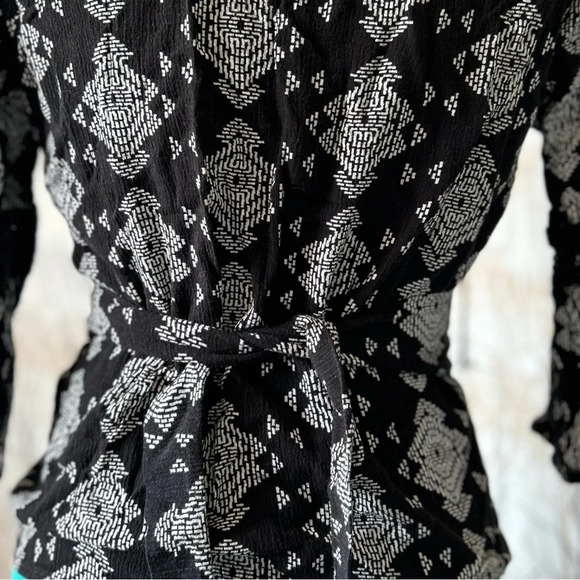 3/4 Bell Sleeves Cropped Shrug Bolero Cardigan Xhilaration Black and White Boho - Picture 8 of 12